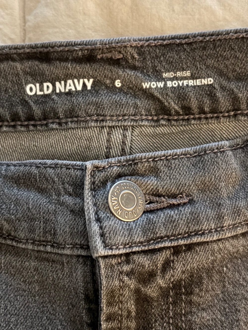 Old Navy Mid-Rise Wow Boyfriend Jeans Black Women’s 6 - Picture 5 of 6